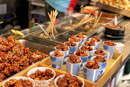 南韩首尔明东街头食品炒鸡肉图片