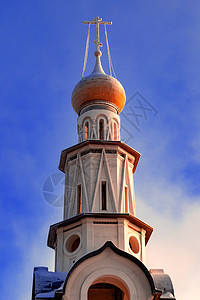 俄罗斯东正教的钟楼 与蓝天对峙图片