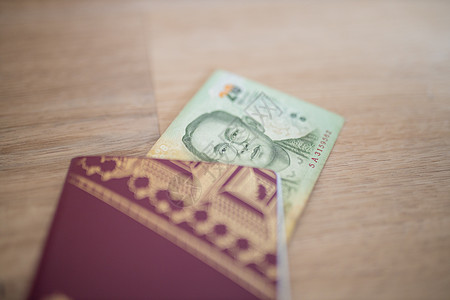 20份 部分在瑞典护照内存放的泰铢法案假期旅游文档边界货币蓝色安全控制海关签证图片