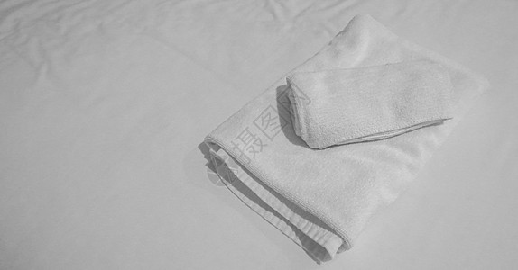 床单上的白毛巾皮卧室折叠女佣衣服亚麻房子洗衣店工作寝具毯子图片