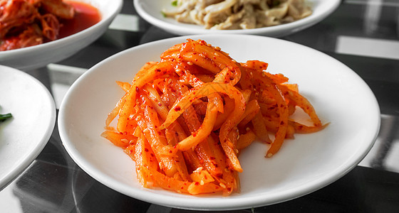 朝鲜方菜由木瓜泡菜制成沙拉饮食生活盘子营养萝卜餐厅胡椒文化烹饪图片