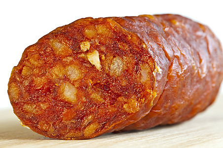 匈牙利的香肠 Kolbasz熟食小吃倾斜辣椒屠夫食物胡椒晚餐猪肉红色图片