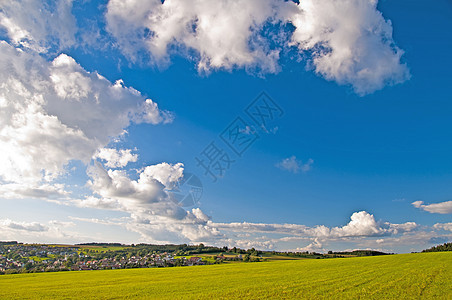 云绿色蓝色土地国家农业自由村庄场地天气图片