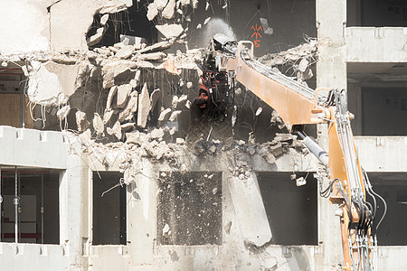 建筑物的拆除工地废墟危险卡车碎石工作垃圾倾倒木头灰尘房子图片