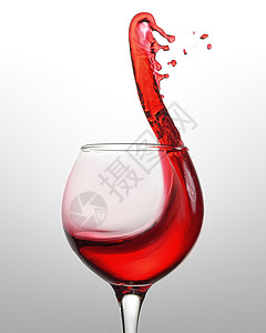 杯子里一滴红酒背景图片