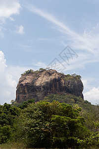 斯里兰卡 拍摄于森林的后方地标石头岩石蓝色堡垒世界背景遗产考古学旅行图片