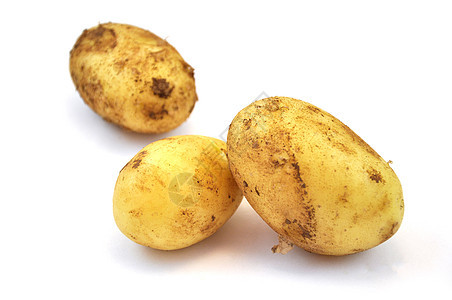 新鲜生土豆收成横截面饮食土壤农场地球健康农业食物马铃薯图片