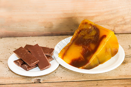 含巧克力和巧克力棒的甜土豆部分义警可可殖民地甜点美食文化传统食物香草图片