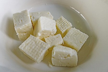 准备吃白奶酪立方体山羊沙拉小吃美食奶制品乡村早餐食物产品木板图片