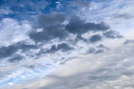 夏季 sk 中令人惊叹的混合云形成全景旅行蓝色阳光云景墙纸天气蓝天太阳雨云风暴图片