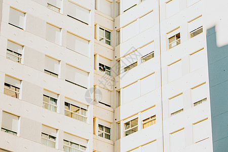 在有复制空间和设计设计的建筑物上 对称地特写窗户墙壁长方形成功贫民窟办公楼经济高楼财产商业几何市中心背景图片