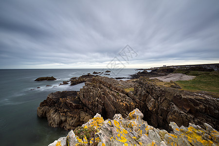 苏格兰发现偏僻海滩 东北海岸 岩石长期暴露海洋日光蓝色海岸运动天气环境雷雨天空风暴图片