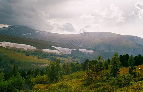 Altai 森林和山区的秋天自然全景山景季节顶峰天空旅游湖泊旅行高山树木图片