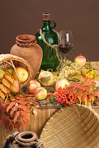酒和篮子新月木板静物棕褐色市场金子织物种子葫芦面粉图片