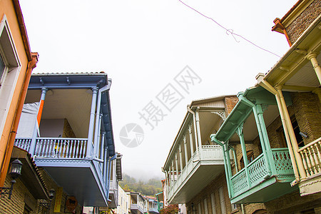 Sighnaghi村的房屋 木阳台 多彩房子城市旅行历史街道建筑学酒庄文化地标国家旅游图片