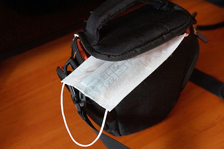 闭合的袋子里装有医疗面具案件呼吸面具预防背心流感防御相机感染药品图片