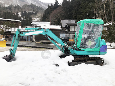 在日本白川地清除雪雪的雪花卡车图片