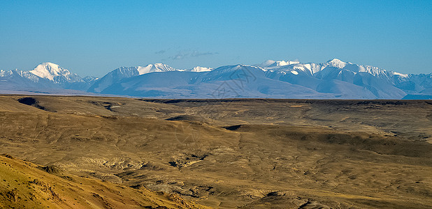 山峰全景秋天的山峰和阿尔泰山丘 全景照片地形投标蓝色爬坡山脉季节旅游森林风景高地背景