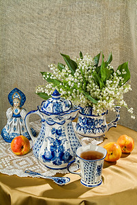 俄罗斯国家风格中的静态生活面包团体早餐木板小麦面粉帆布篮子食物羊角图片