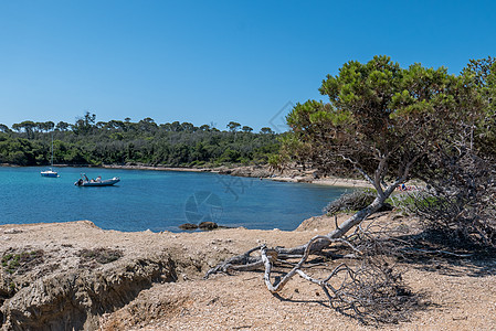 夏季发现波克罗尔岛 荒落的蜜蜂庭院旅行游泳自行车太阳旅游蓝色海滩港口阴影图片