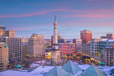 印第安纳波利斯市下城黄昏时的天线天际风景城市地标办公室景观建筑学首都建筑公园图片