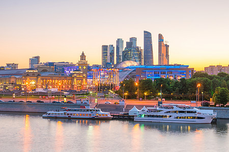 俄罗斯莫斯科市上天线商业区太阳旅游地标商业景观街道建筑日落天空首都图片