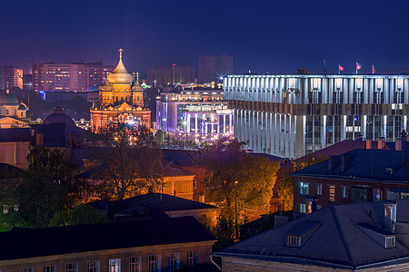 从屋顶看俄罗斯城市图拉的夜景图片