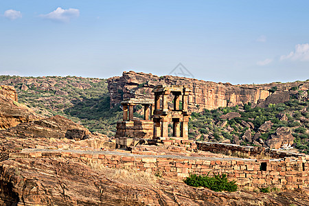 古老的石块 下什瓦拉亚附近的望塔 北巴达米f图片