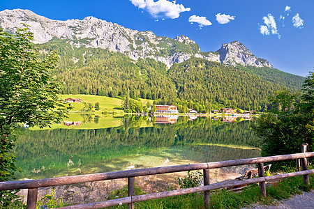 阿尔卑斯山风景镜形视图中的Hintersee湖场景首都旅游顶峰村庄草地蓝色爬坡旅行池塘图片