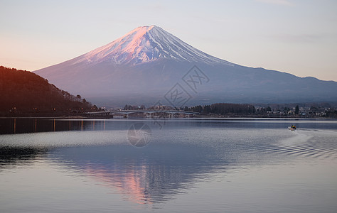 富士山和川口子湖的美丽日出风景环境祝福晴天旅游海洋地标蓝色风光顶峰旅行图片