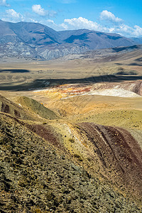 阿尔泰山和两山之间的峡谷的自然景观 以及那座山的景象地形环境人行道急流石头风景城市远足中心树木图片