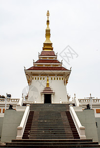 泰国的佛教圣殿是白种背景的 在泰国图片