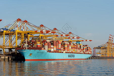集装箱终点站海洋运输港口加载码头海港血管货物货运船运背景图片
