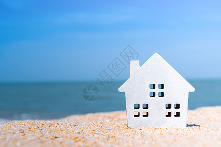 海滩房子在阳光和海滩的沙滩上封闭微型家庭模型花园生活住宅生态土地商业地面抵押建筑学建造背景