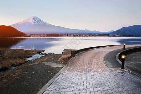 富士山和川口子湖的美丽日出风景旅游蓝色风光水位海岸地标祝福假期世界遗产天气图片