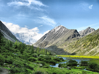 a Altai山脉 阿尔泰高山的美丽景观旅行旅游爬坡岩石顶峰反射森林蓝色山腰野性图片