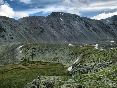 山区地貌 森林和阿尔泰的蓄水层岩石旅游冰川旅行踪迹蓝色湖区树木反射树叶图片