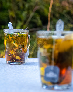 透明杯子加茶 包装泡茶 草药茶 草药茶沸腾水果早餐饮料茶包酿造玻璃果味芳香香气图片