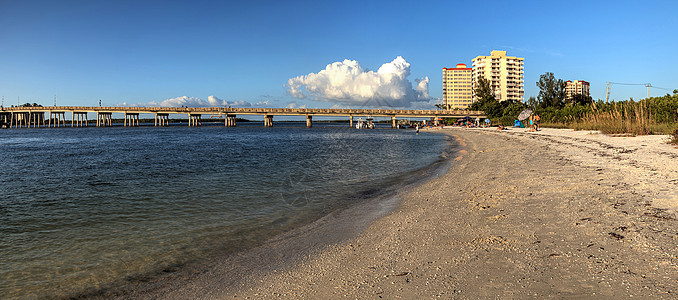 大卡洛斯过桥 横跨埃斯特罗湾的水面旅行假期海滨景观蓝天沿海热带海岸线海景海滩晴天图片