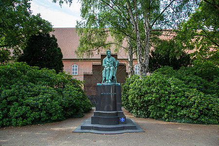 哥本哈根Kierkegaard女神像花园数字雕像地标旅游男人雕塑哲学家历史旅行图片