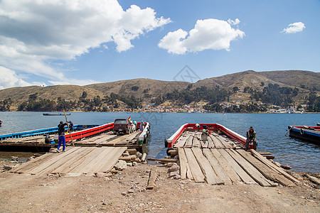 提喀卡湖的铁矿石图片
