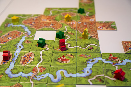 棋盘游戏瓷砖闲暇冒险城堡木黄色社论纸板红色木板战略图片
