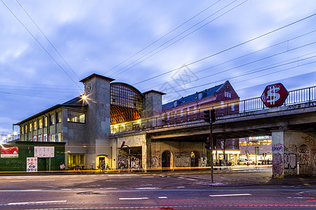 晚上在哥本哈根的Norrebro火车站图片
