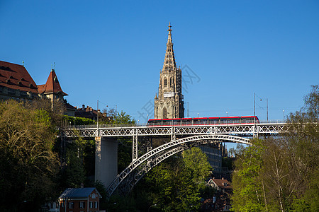 瑞士伯尔尼Kirchenfeld大桥和大教堂图片