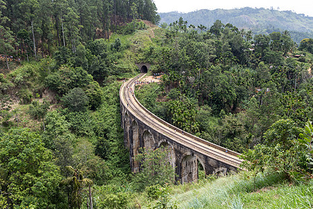 斯里兰卡德莫达拉著名的九座大桥地标穿越游客旅行运输建筑学森林火车吸引力爬坡图片