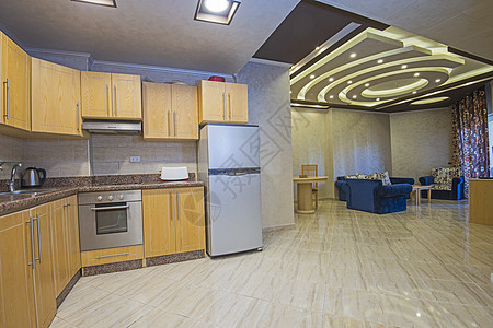 现代厨房和豪华公寓客厅的客厅图片