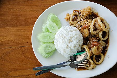 虾鱿鱼用大蒜和大米炒美食食物对虾章鱼餐厅盘子海鲜乌贼油炸图片