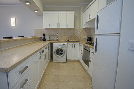 在豪华公寓的现代厨房橱柜大理石器具洗衣机房子地面奢华冰箱房间家具图片