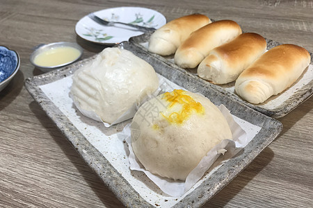 蒸汽填充的包包包猪肉快关门了甜点食物餐厅盘子包子面包饺子小吃早餐烹饪图片