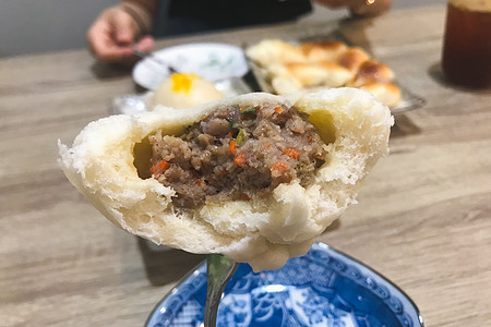 蒸汽填充的包包包猪肉快关门了小吃早餐餐厅文化烹饪甜点盘子包子美食饺子图片